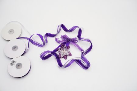 Ensemble de rubans transparents violets honorables